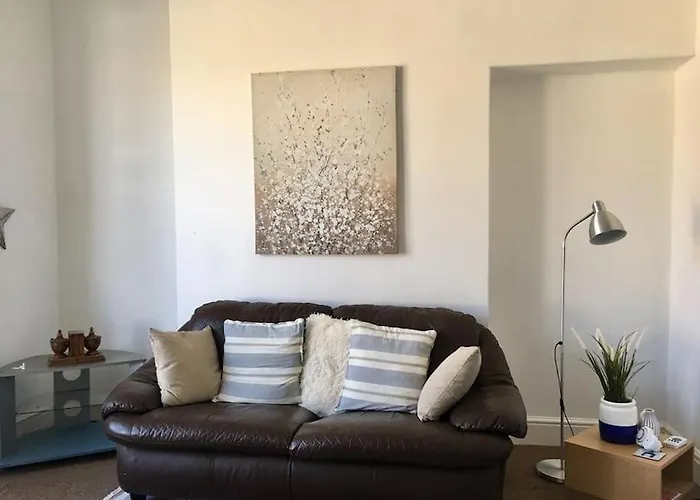 Hillcrest Cottage, Comfy Flat, Trendy Uplands Area
